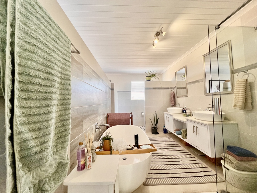 3 Bedroom Property for Sale in Bluewater Bay Western Cape